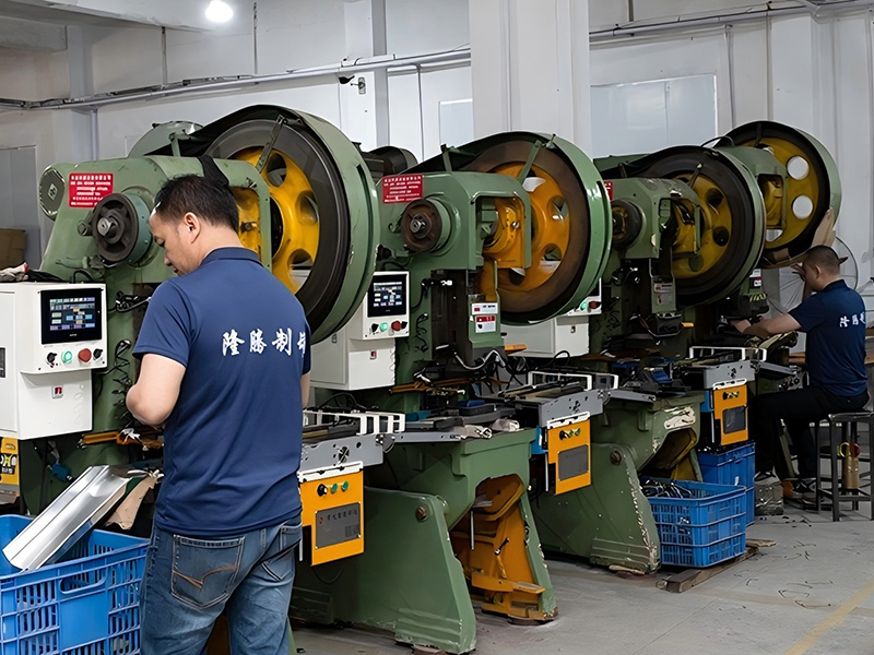 Longteng is a professional tin box manufacturer with over 20 years of OEM/ODM experience in China. We own a 6000㎡ factory with 230+ production equipment, specializing in food grade, eco-friendly custom tin packaging. We provide one-stop R&D, design, mold 